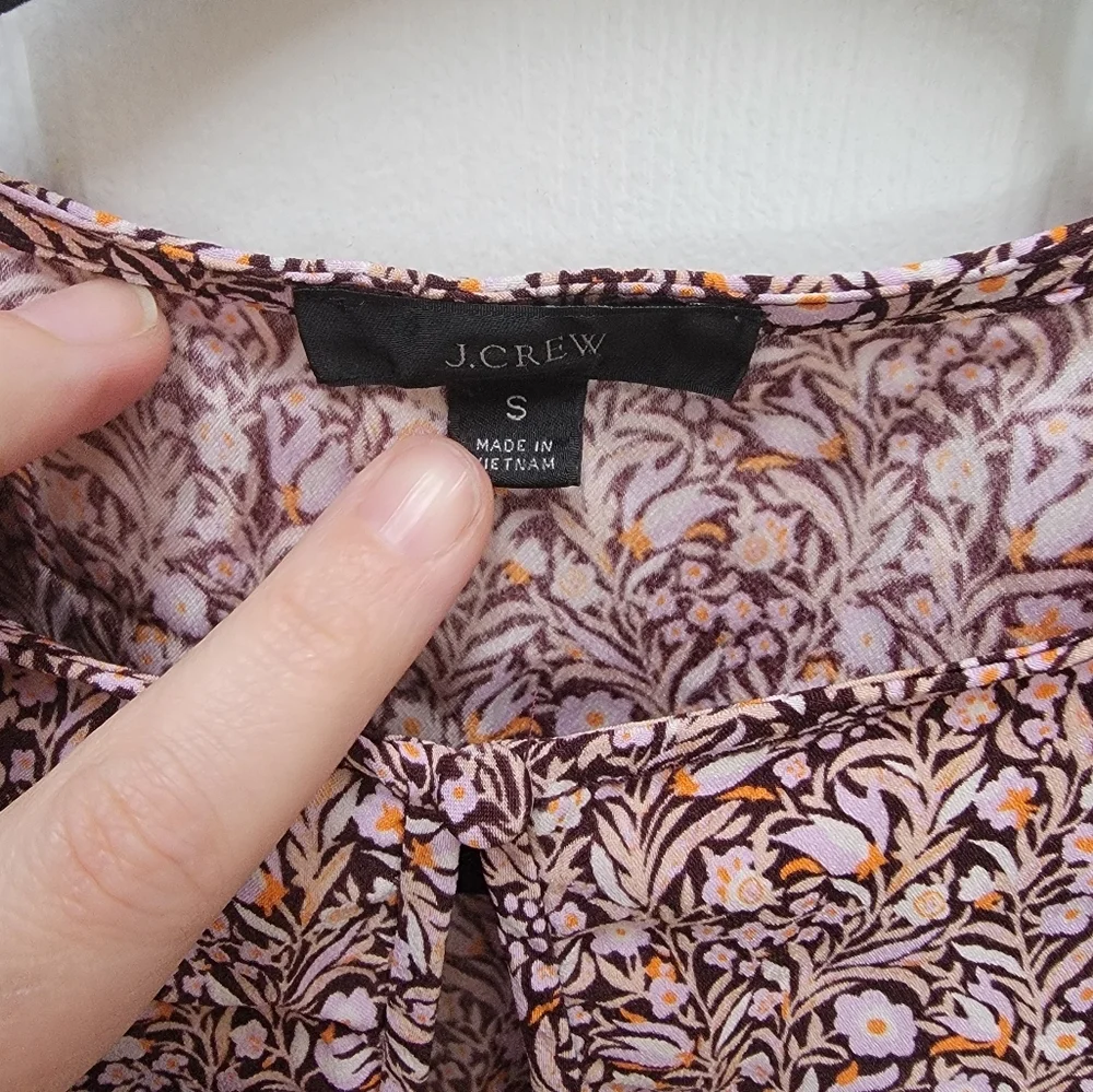 J. Crew Puff Sleeve Satin Back Crepe Top w/Floral Flourish Size Small